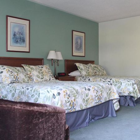 Voyageur Motel Yarmouth Exterior photo